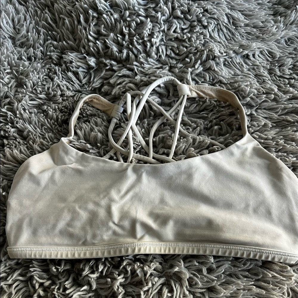 Lululemon Free to Be Bra in 8